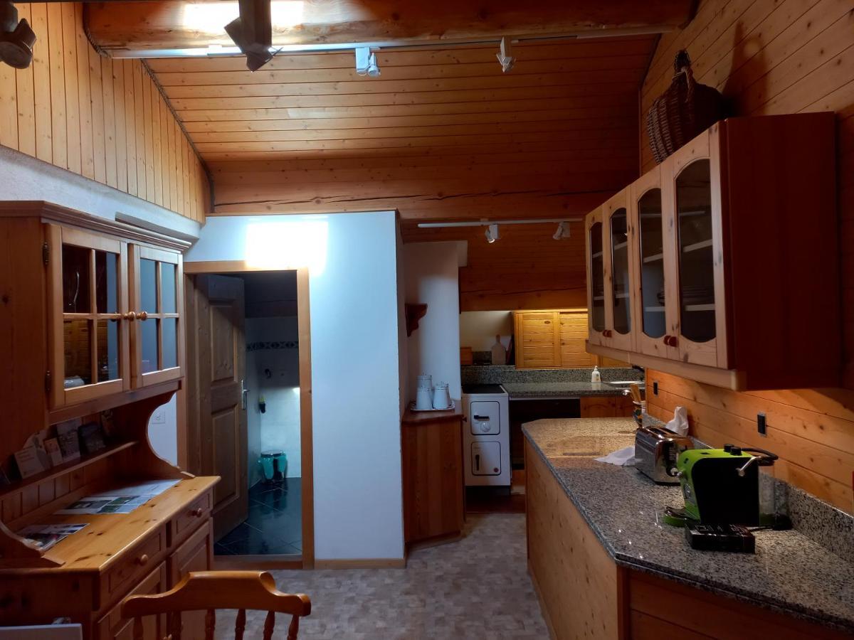 Confortevole Mansarda Di Montagna Poschiavo Buitenkant foto